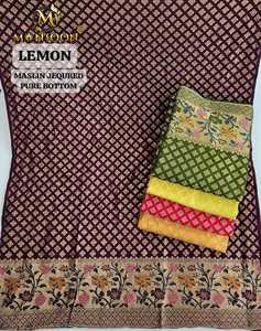 Costume élégant en mousseline jacquard non cousue pour femmes de la meilleure qualité, parfait pour les événements ethniques personnalisés, disponible à la vente - Product Image 5