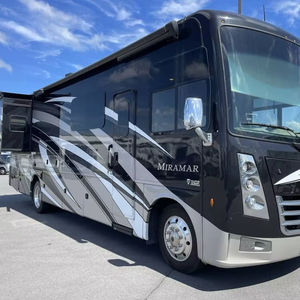 Caravane de voyage moderne pour 4 personnes avec salle de bain privée et lit confortable, camping-car remorquable pour le camping familial en plein air - Product Image 1