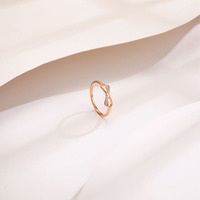 Nouvelle bague de cocktail en acier inoxydable de style coréen avec zircon perlé pour femme, accessoire de mode luxueux et tendance, créé en laboratoire