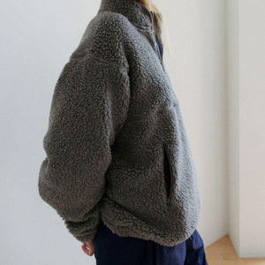 เสื้อฮู้ดผ้าฟลีซคอตั้งแบบกำหนดเองสำหรับฤดูหนาว ผ้าพรีเมียม อุ่น นุ่ม สวมใส่สบาย สไตล์ลำลอง สตรีทแวร์ - Product Image 4