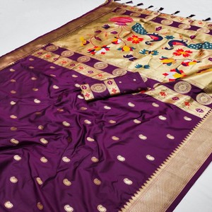Sari de Seda Paithani VASTRA COTTAGE con Motivos Zari Meenakari, Pallu de Pavo Real Rico, Borde de Pavo Real Tejido Meenakari y Borlas de Diseño - Product Image 3