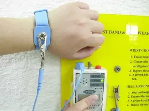 Testeur de bracelets antistatiques ESD et de connecteurs de terre pour talon avec plaque murale pour usines électroniques - Product Image 3