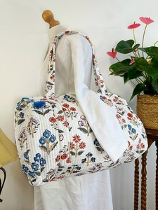 กระเป๋าสะพายไหล่ผ้าควิลท์ผ้าคอตตอนสุดหรูลายดอกไม้เป็นมิตรต่อสิ่งแวดล้อมทนทานขนาดใหญ่ - Product Image 3