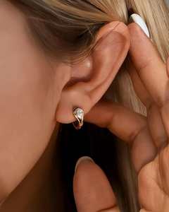 Pendientes de Aro Huggie de Oro Sólido de 14K con Diamante Cultivado en Laboratorio de Corte Pera de 0.51CT, Joyería Fina Moderna para Compromiso, Regalo para Parejas - Product Image 3