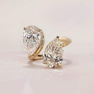 Bague Toi Moi en diamant de laboratoire taille poire de 1,01 carat, en or jaune 14 carats, bande incurvée, bijoux fins, cadeau pour les mariées, propositions de mariage - Product Image 4