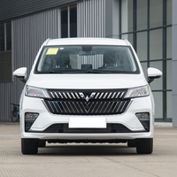 Coches nuevos con 7 asientos MPV Coche de pasajeros SAIC-GM-Wuling-Wuling Jiachen Coche de gasolina Vehículo eléctrico Conducción a la derecha