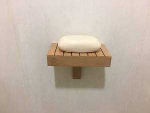 Porte-savon rectangulaire en bois haut de gamme avec revêtement résistant à l'eau et fonction antidérapante pour comptoirs de salle de bain élégants - Product Image 2