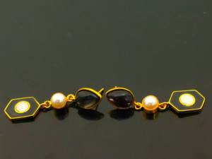 Boucles d'oreilles en quartz améthyste et pierre précieuse Meena Work Boucles d'oreilles en laiton plaqué or pour les femmes lors des fêtes de mariage. - Product Image 3