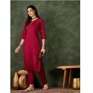 Ensemble Kurta et pantalon droit de couleur marron élégant pour femmes, vêtements ethniques pour le bureau et les occasions festives, disponible dans le monde entier - Product Image 1
