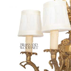 Applique Murale Antique en Laiton Massif avec Design à Cinq Bras, Abat-Jour en Tissu Élégant et Détails Ornés pour les Intérieurs de Luxe Classiques - Product Image 4