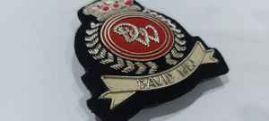 Insignes Wok brodés à la main Emblèmes en polyester avec fil métallique pour étiquettes de vêtement utilisant des techniques tissées - Product Image 3