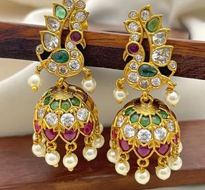 Pendientes Étnicos de Alta Calidad Chapados en Oro con Piedras de Aspecto Tradicional para Bodas y Festivales, Colecciones para Mujeres y Niñas - Product Image 1