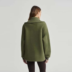 Chaqueta verde oliva con cremallera Sherpa para mujer de alta calidad perfecta para el uso diario y el clima frío - Product Image 4
