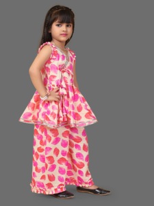 Conjunto de Top Peplum Estampado de Algodón y Sharara de Pierna Ancha Shoryam para Niñas, Atuendo Tradicional Festivo con Gota Patti - Product Image 3