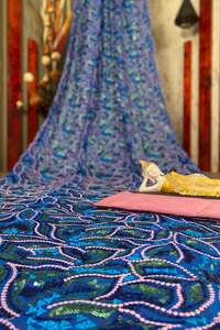 Sari festivo elegante de la mejor calidad con tela y blusa de red bordada y secuencia doble para bodas y fiestas - Product Image 2