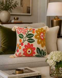 Coussin décoratif en coton brodé à la main avec motif floral, style bohème, avec pompons, pour la décoration de la maison - Product Image 3