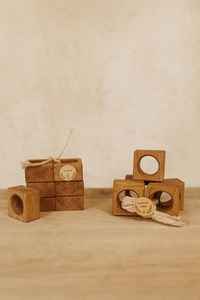 Anillo para servilletas de madera hecho a mano en India, diseño cuadrado regular y sencillo - moderno - Product Image 3