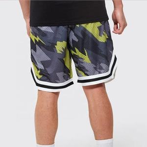 Pantalones cortos de gimnasio para hombre superventas, estampado personalizado de verano, patrón sólido, poliéster transpirable ecológico para ropa de calle de baloncesto - Product Image 3