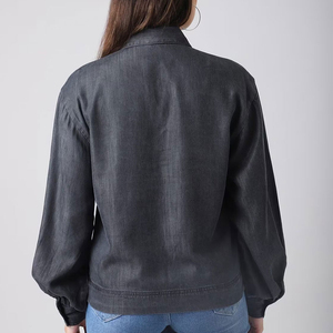 Chemise en jean pour femmes, adaptée aux tenues décontractées et de bureau, chemise en jean élégante pour femmes, tissu doux et coupe décontractée, chemise en jean pour femmes - Product Image 2