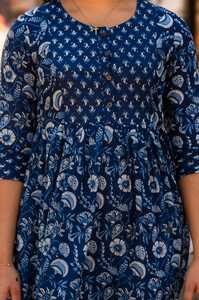 Nouvelle robe bohème Leyna pur coton bloc à la main imprimé marine blanc floral | Mode décontractée de vacances d'été éthique faite à la main - Product Image 4