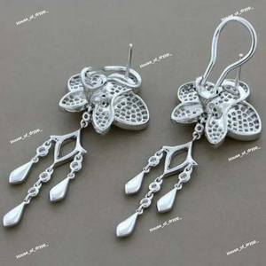 Pendientes de Plata con Diseño de Flores y Diamantes de Moissanita Engastados en Micropavé, Diseño Brillante para Uso Diario - Product Image 2