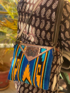 Bolso de Mano con Flecos para Mujer, Bolsa Elegante de Tela Azteca Bohemia, Jacquard, Color Azul, Novedad - Product Image 3