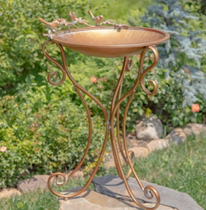 Bain d'oiseau sur pied en métal rond de style vintage, conception de piédestal orné, bain d'oiseau de jardin disponible aux prix de gros - Product Image 5