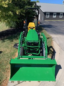 Tractor de Ruedas John Deere 1025R 4WD 2025 con Transmisión de Engranajes de 24 HP, Alta Productividad para Uso Agrícola con Caja de Cambios y Bomba - Product Image 2