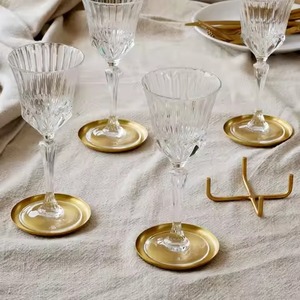 Dessous de verre en métal avec gravure florale traditionnelle faite à la main offrant un décor élégant et attrayant unique aux tables - Product Image 5