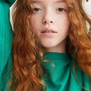 Venta al por mayor empalme de poliéster pulóver sudadera para niños niñas infantil invierno Sweatprinting camisa con bolsillos - Product Image 2