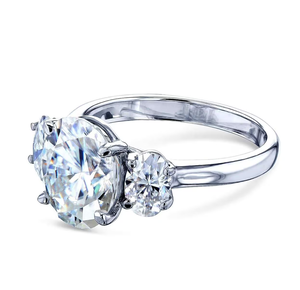 Bague de fiançailles à trois pierres coupe ovale diamant cultivé en laboratoire cadeau d'anniversaire de bande de mariage en or massif avec placage au rhodium - Product Image 6