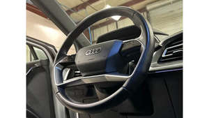 2023 Q4 E-tron Premium Plus SUV 50 Seminuevo - Product Image 3