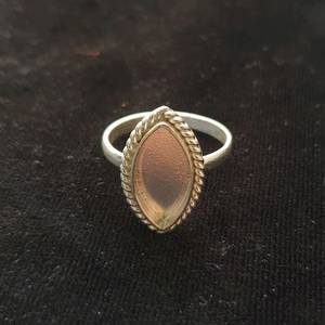 Anillo de Compromiso Semimontado con Engaste de Copa y Bisel Marquise, Plata de Ley 925 Maciza Chapada en Oro de 14k, Banda Sencilla para Mujer - Product Image 1