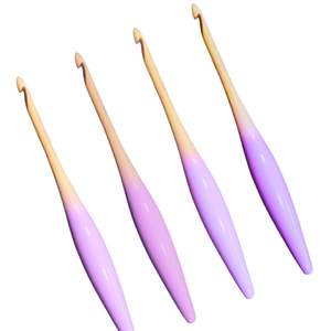 Juego de agujas de ganchillo ergonómicas favoritas de la tienda, que se venden rápido entre los amantes del hilo y los fanáticos de la moda hecha a mano - Product Image 2