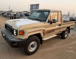 Camioneta Land Cruiser de Calidad en Venta, Motor Diésel, Tracción Delantera, Caja de Cambios Automática, Tamaño de Neumáticos R16, Volante a la Derecha, Cuero Oscuro - Product Image 1