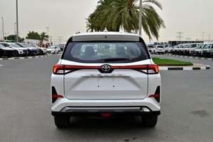 2024 Toyo Ta Veloz 1.5L Motor de gasolina Nuevo Color blanco Interior oscuro Asientos de cuero I-Force Max Premium Automático Coches usados - Product Image 4