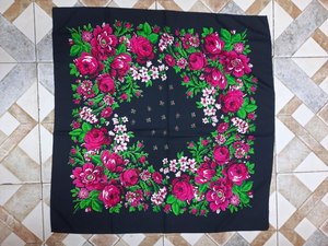 Foulard carré en soie à imprimé floral berbère marocain pour femme, idéal pour le quotidien, les voyages, les fêtes et l'été - Product Image 3