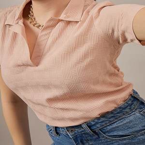 Camiseta beige con cuello Polo, camiseta de poliéster de punto, ropa informal de verano con camiseta de mujer, longitud Regular - Product Image 6