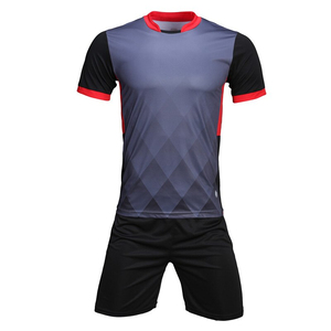 Maillot de football personnalisé de haute qualité pour hommes avec numéro et nom uniformes de football vêtements de sport shorts - Product Image 5