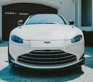 MAR-TIN Van-tage F1 Edition Coupe 2023, Bajo Kilometraje, Motor en Perfecto Estado, Neumáticos R18, Listo para Enviar - Product Image 1