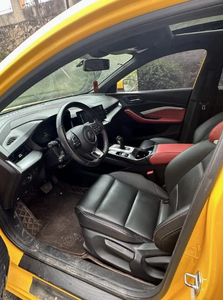 Sedán de Lujo 2021, Interior Claro, Asientos de Cuero, Caja de Cambios Automática, Cámara Trasera, Usado, Volante a la Izquierda, Tracción en las Cuatro Ruedas, Neumáticos R15 - Product Image 3