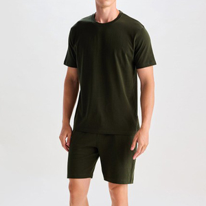 Conjunto de dos piezas de verano para hombre, novedad de 2026, colores sólidos en stock, conjuntos de camisas y pantalones cortos para hombre - Product Image 2