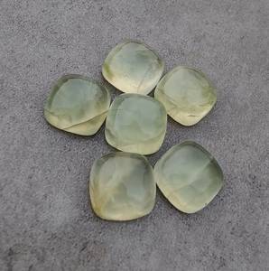 3A + cabochons en forme de coussin carré en prehnite naturelle de qualité supérieure à dos plat et pierres précieuses calibrées aux prix de gros OEM en vrac - Product Image 5