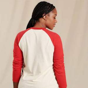 Camiseta clásica de cáñamo unisex | Ropa ecológica, duradera y ligera, ideal para uso informal o al aire libre - Product Image 4