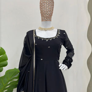 Hermoso vestido de fiesta-Fondo y Dupatta con trabajo hecho a mano con borde de encaje - Product Image 1