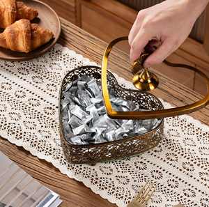 Panier de rangement en métal en forme de cœur avec poignée, organisateur décoratif pour bonbons, collations, pain, service de table, décoration de la maison - Product Image 4