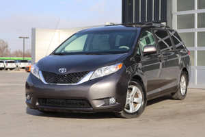 Toyota Sienna LE 2014 Usada en Buen Estado, 7 Pasajeros, Asiento con Acceso Automático - Product Image 4