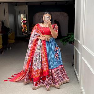 Belle robe fantaisie Chinon Lehenga Choli & Dupatta avec Laheriya Patola imprimé et paillettes broderie travail fournisseur de l'Inde - Product Image 1