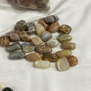 Top vente pêche pierre de lune Rune Agate ensemble de pierres précieuses cristal naturel Reiki sculpté à la main Style de gravure artisanat en pierre semi-précieuse - Product Image 1