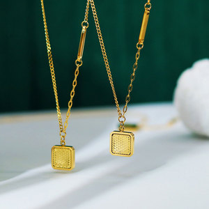 Collar de Joyería con Colgante Cuadrado de Panal de Abeja, Chapado en Oro de 18k, Acero Inoxidable 316L, Resistente al Agua y al Deslustre, para Mujer - Product Image 4